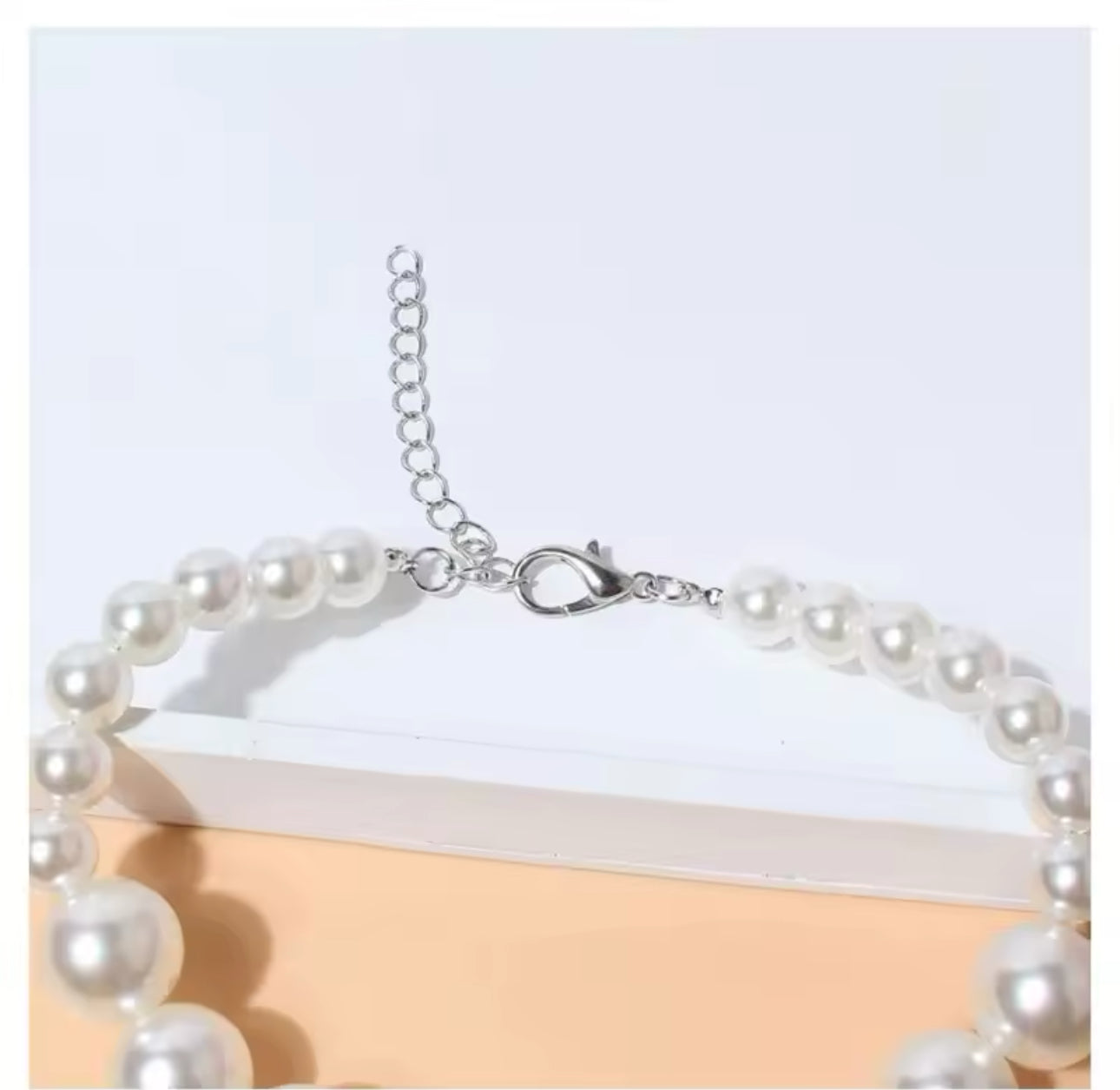 Louie’s Fabulous Pearl Necklace Collar