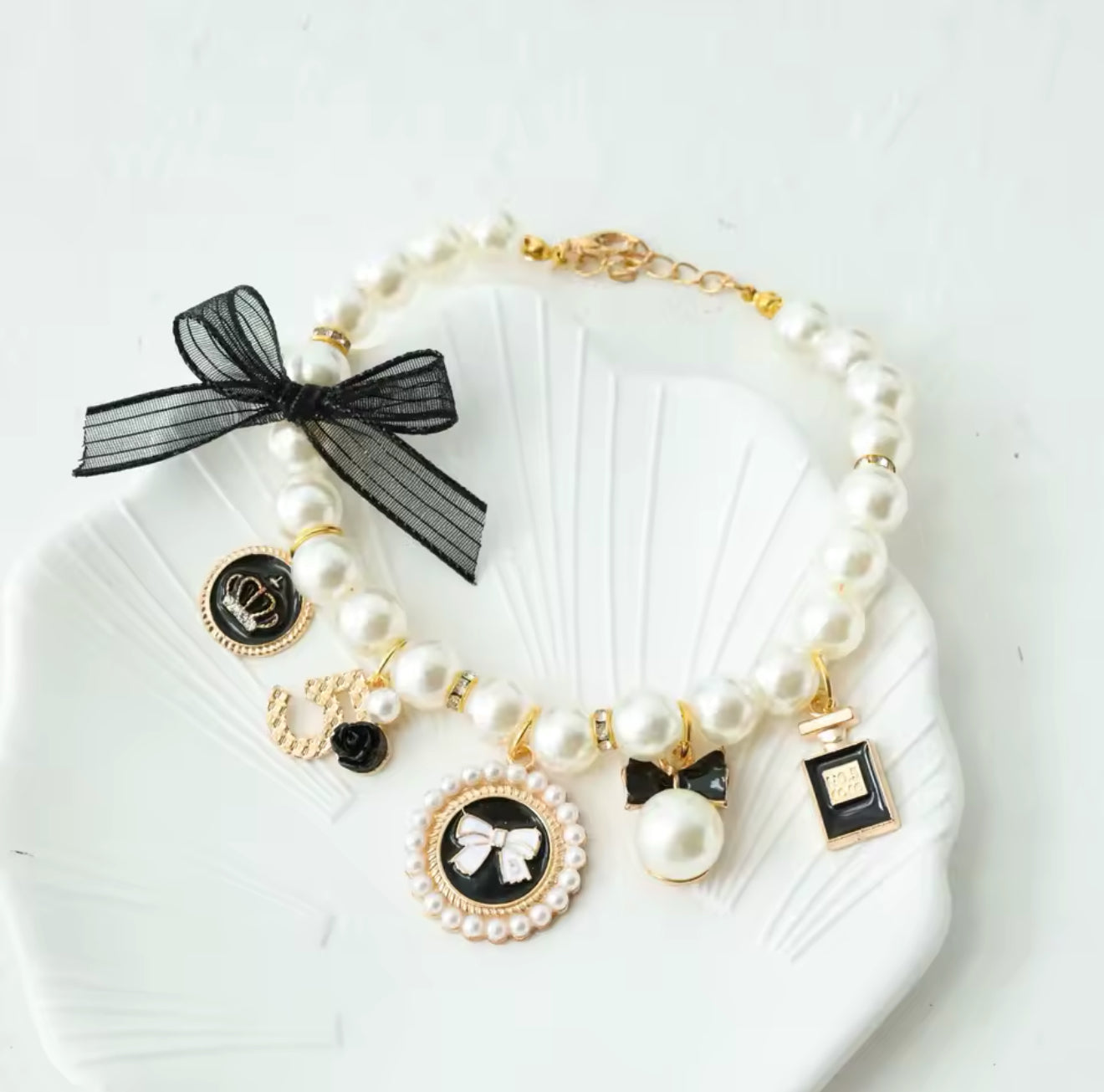 Dolce’s Elegant Pearl Charm Pet Necklace – Pink or Black