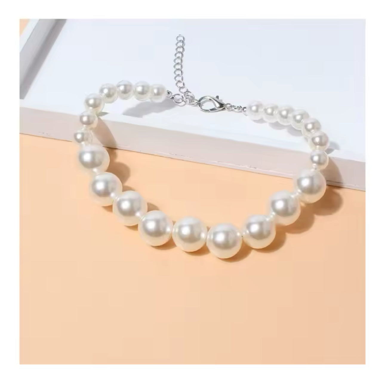 Louie’s Fabulous Pearl Necklace Collar